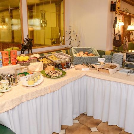 Hotel Corona Пинцоло Екстериор снимка