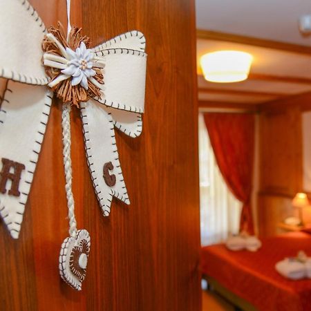 Hotel Corona Пинцоло Екстериор снимка
