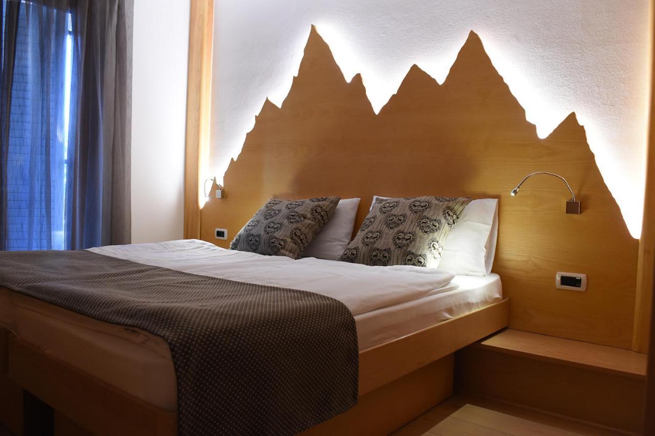 Hotel Corona Пинцоло Екстериор снимка