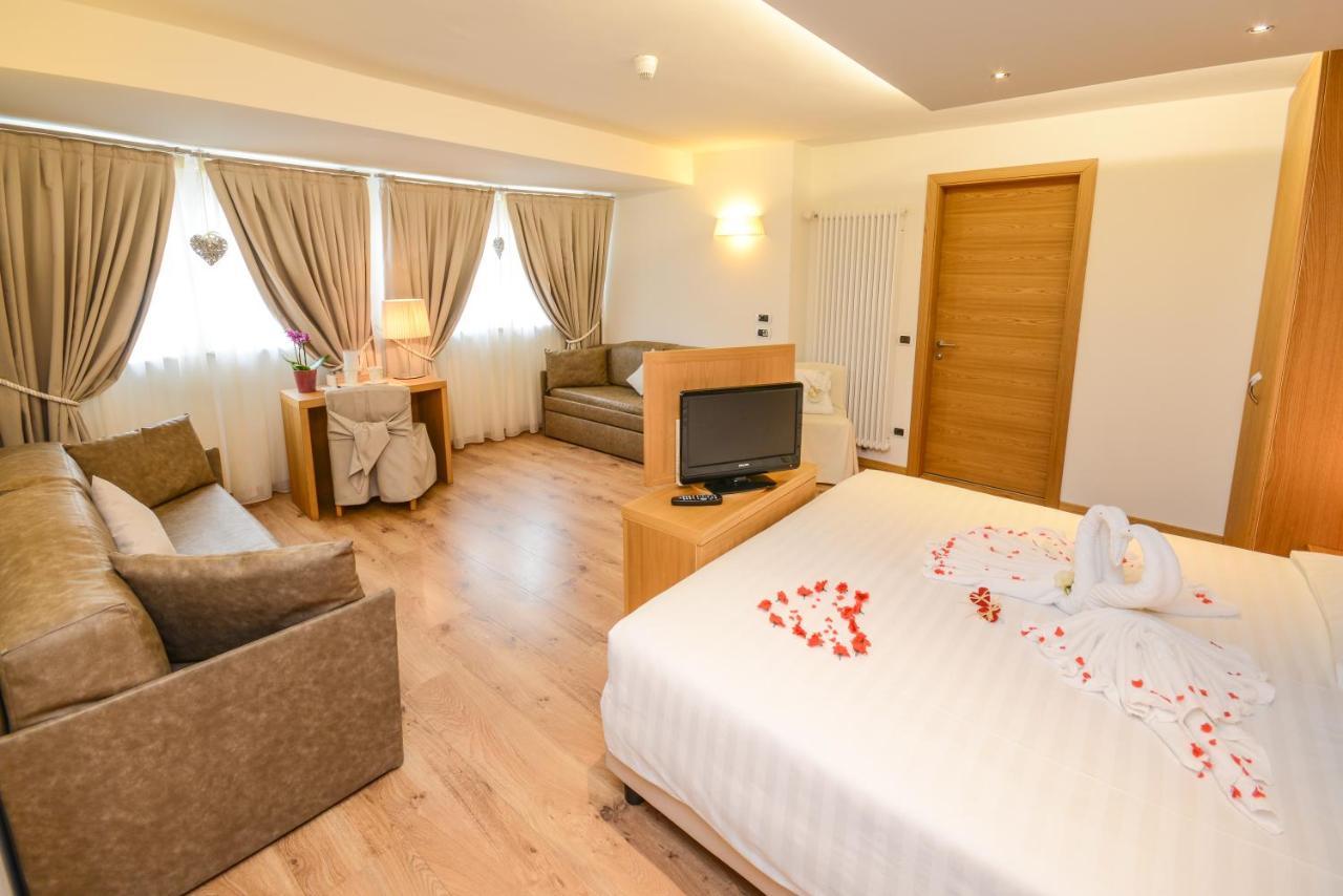 Hotel Corona Пинцоло Екстериор снимка