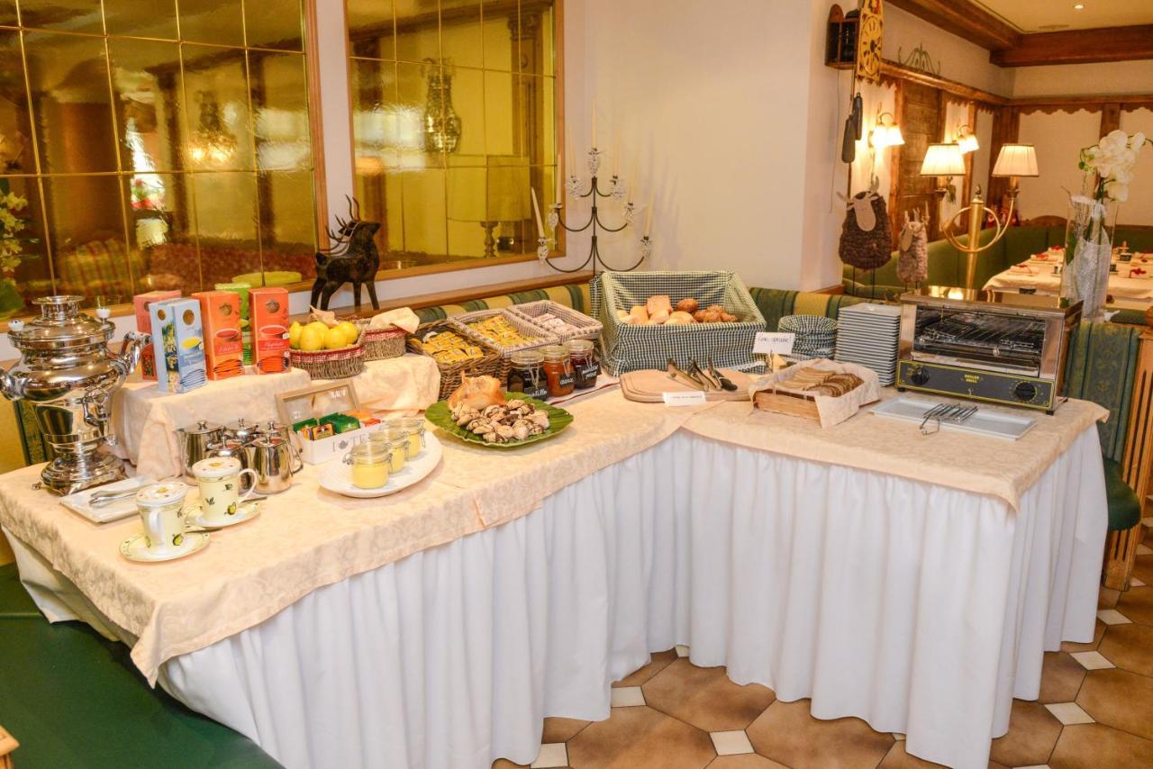 Hotel Corona Пинцоло Екстериор снимка