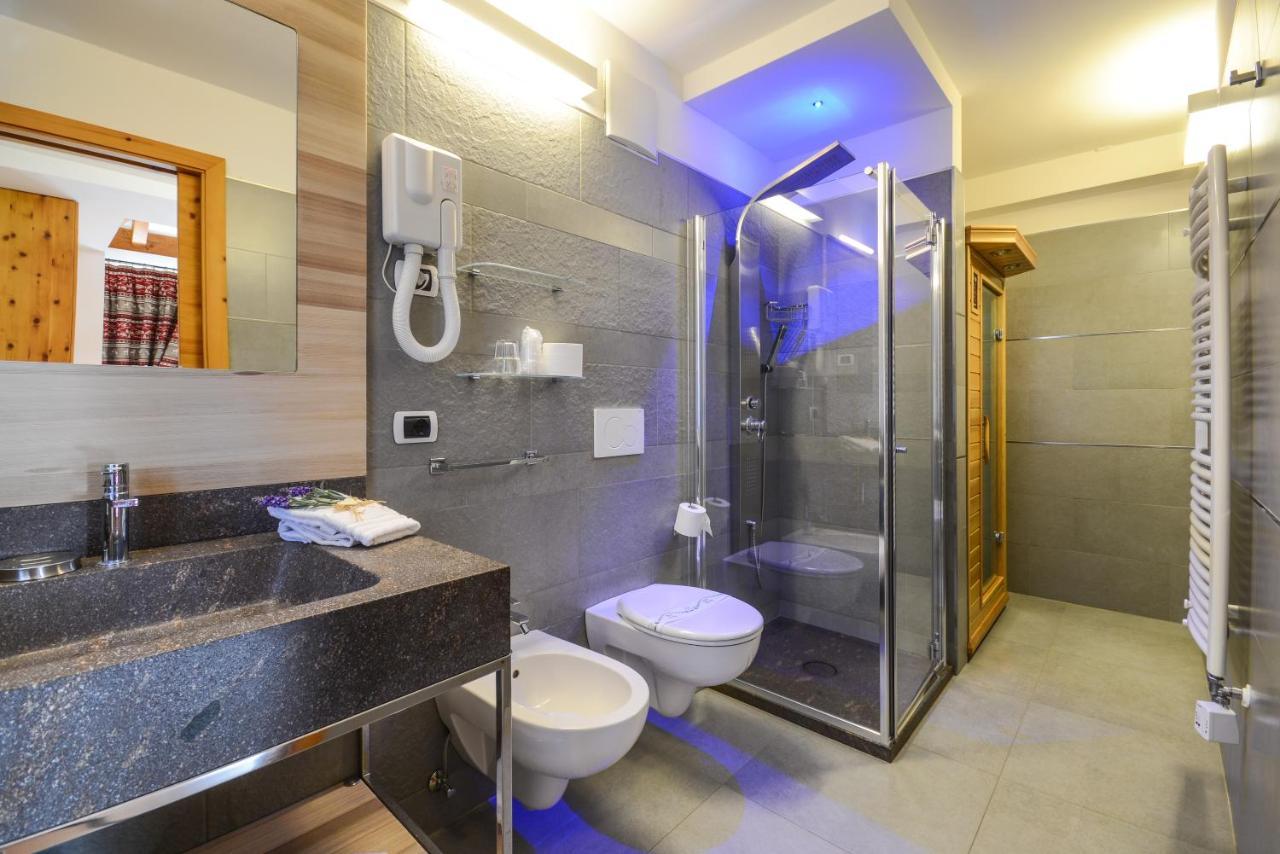 Hotel Corona Пинцоло Екстериор снимка