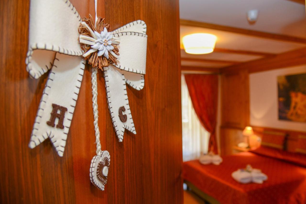 Hotel Corona Пинцоло Екстериор снимка