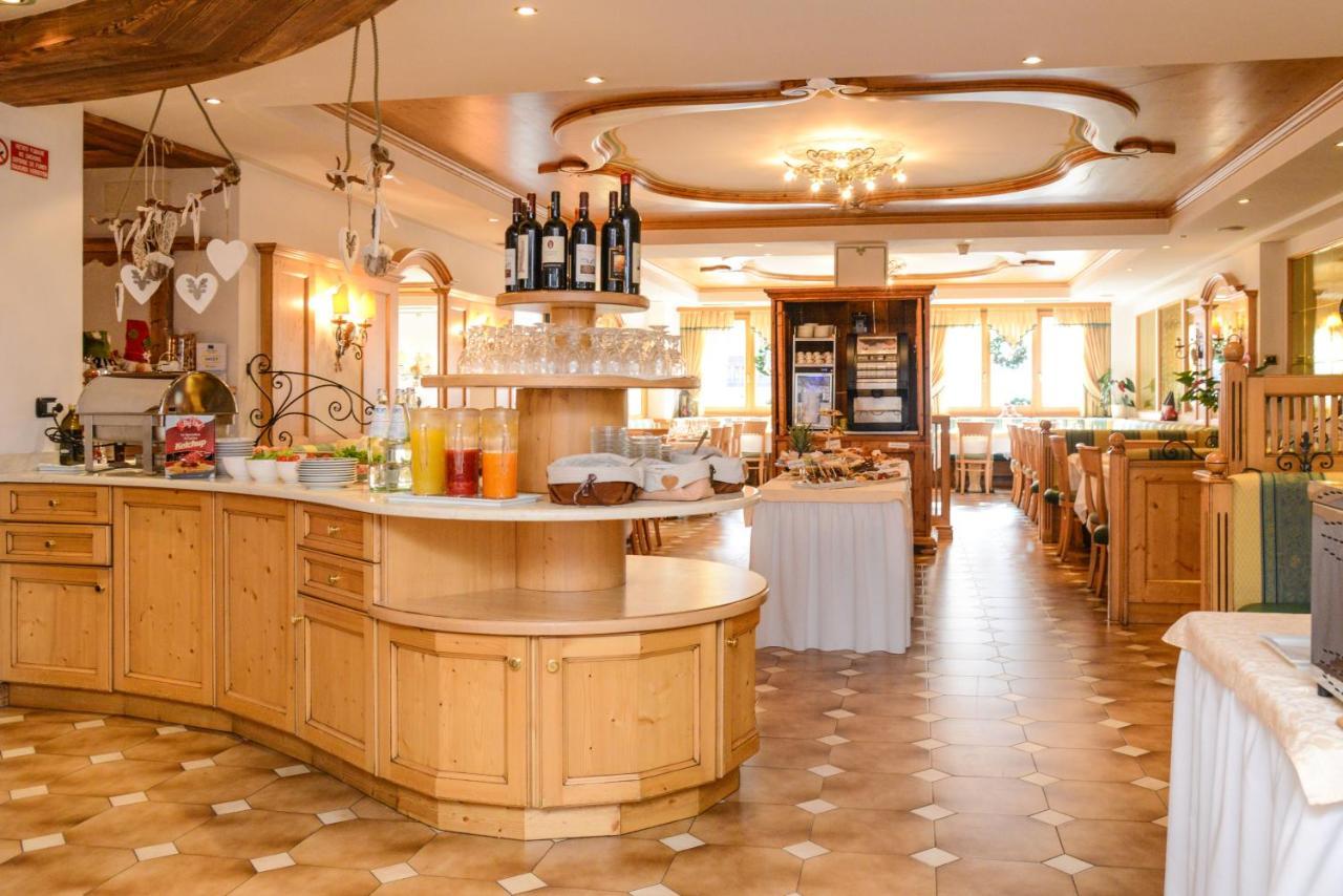 Hotel Corona Пинцоло Екстериор снимка