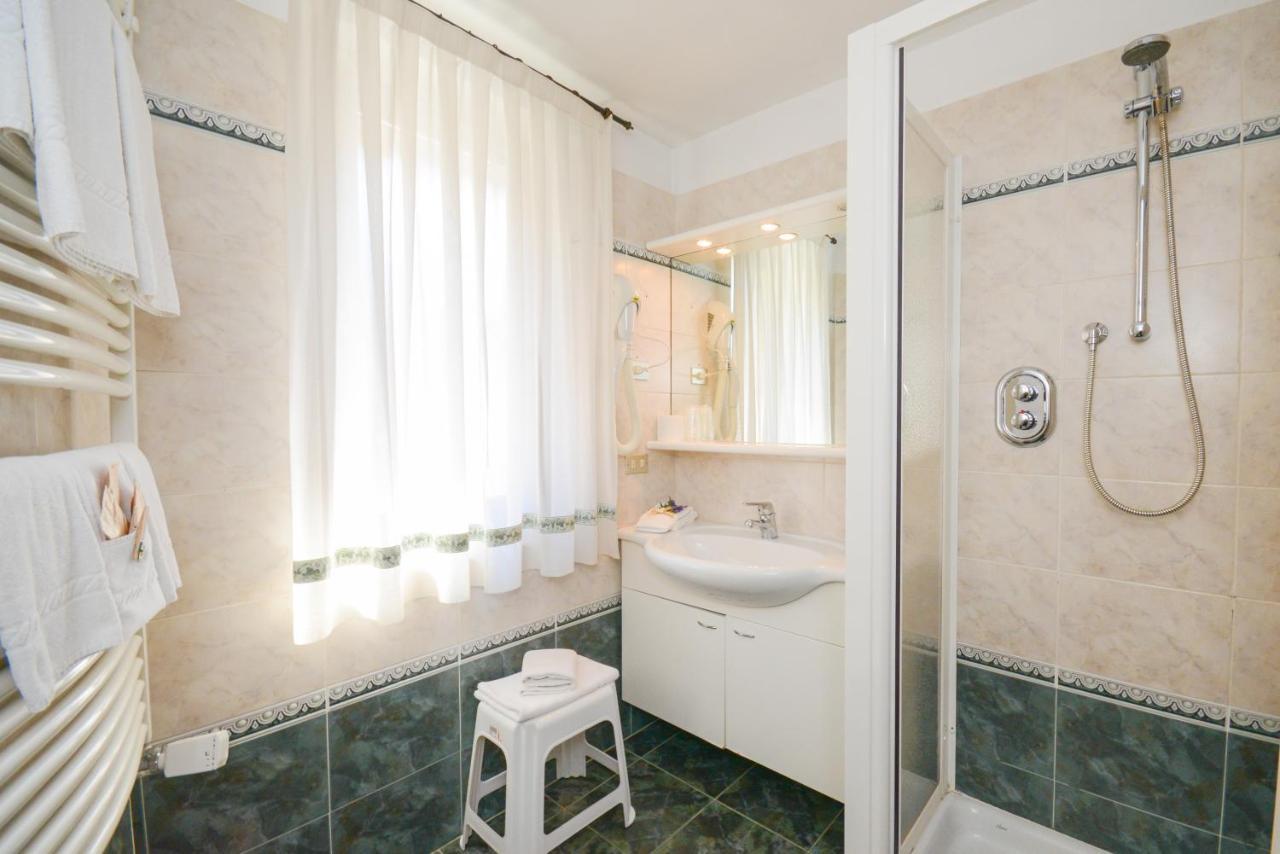 Hotel Corona Пинцоло Екстериор снимка