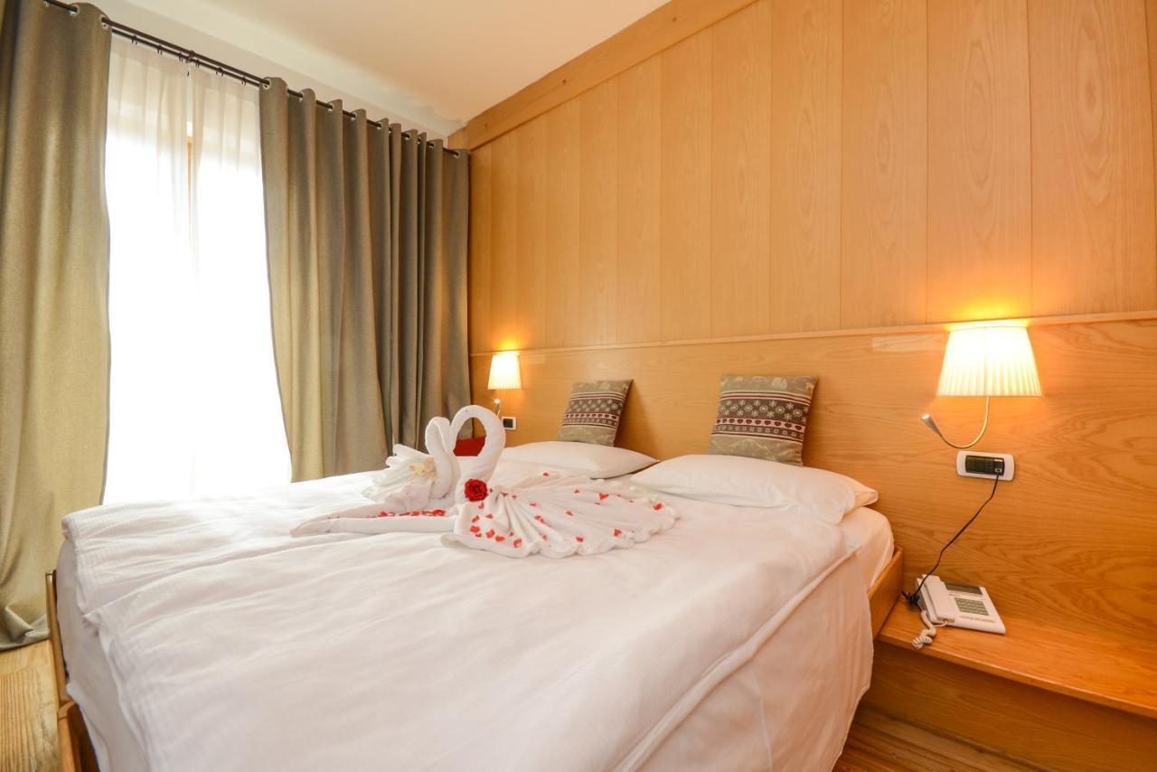 Hotel Corona Пинцоло Екстериор снимка