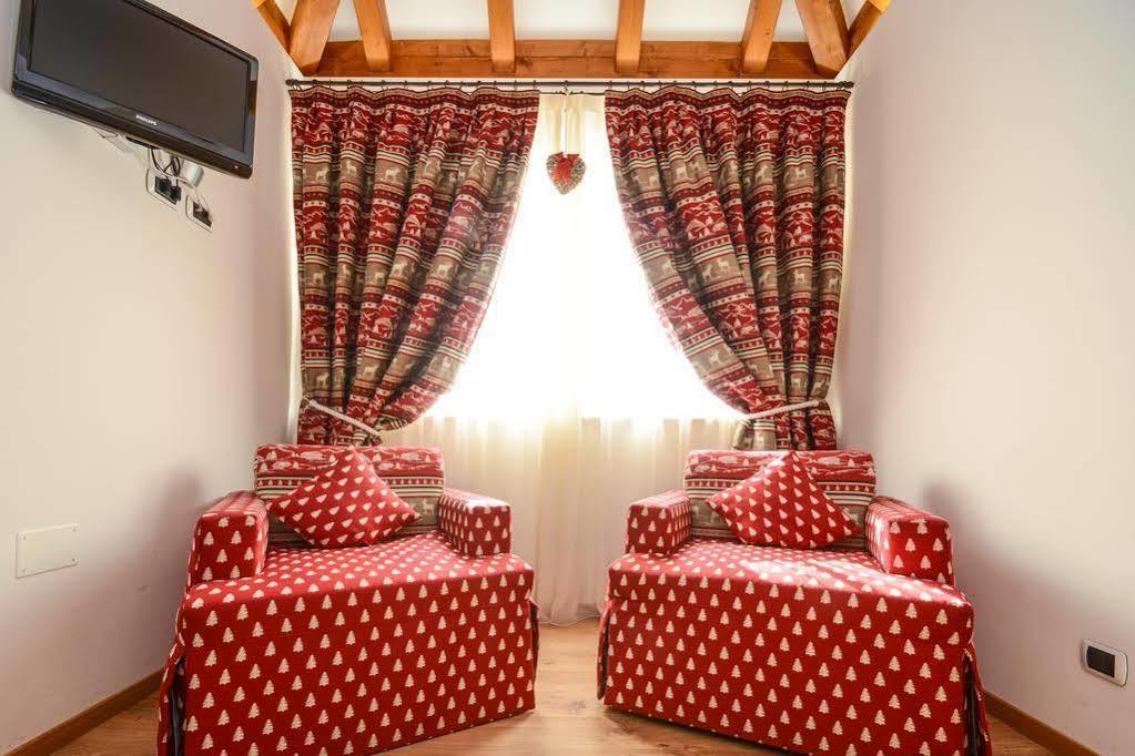 Hotel Corona Пинцоло Екстериор снимка