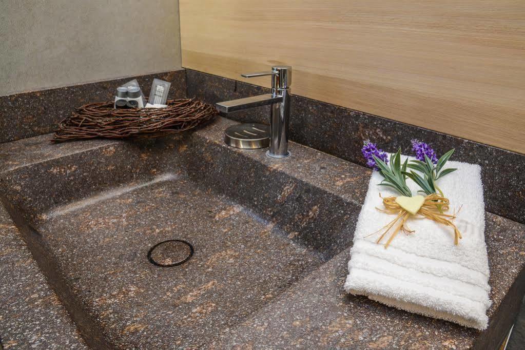 Hotel Corona Пинцоло Екстериор снимка