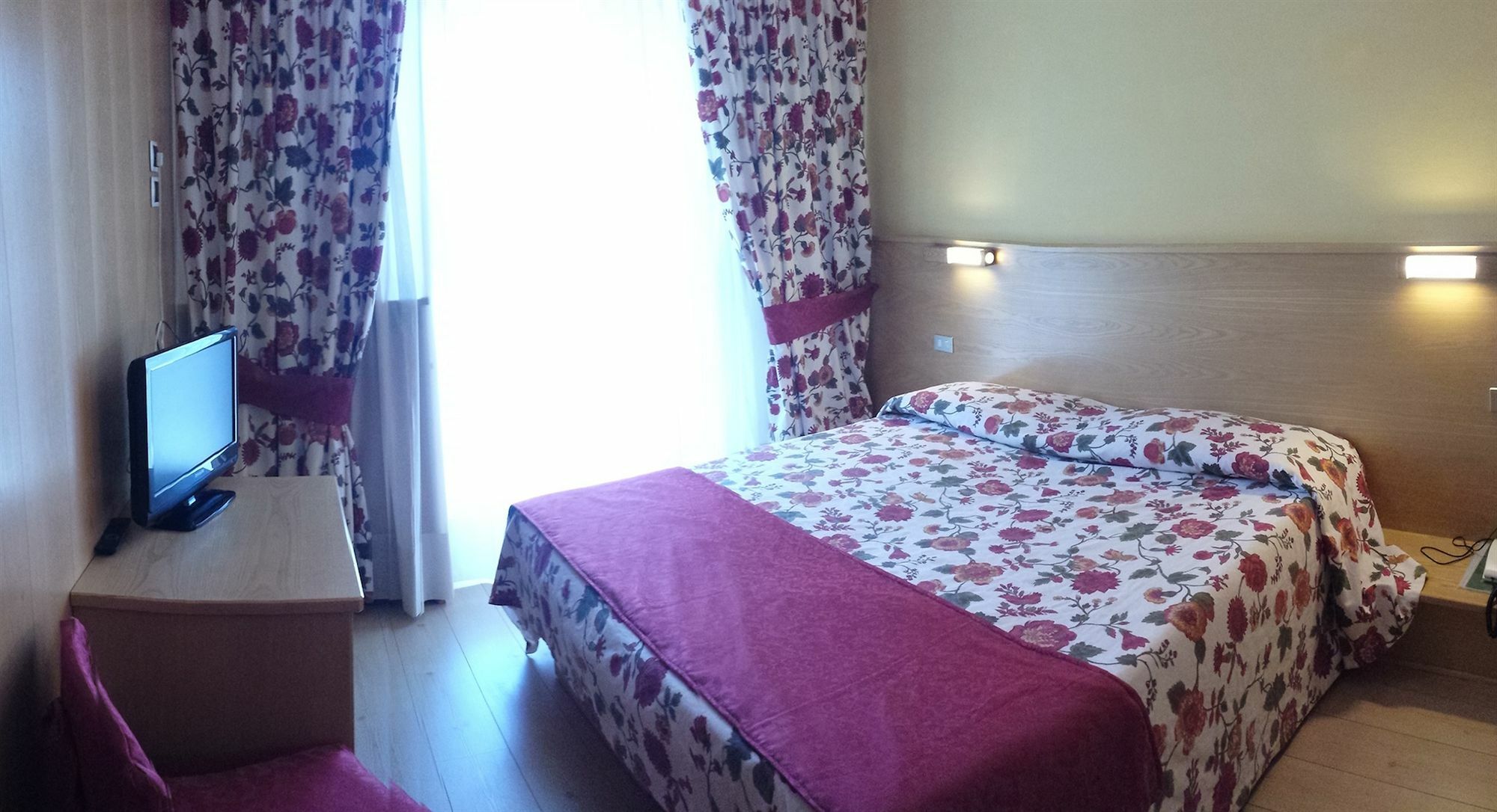 Hotel Corona Пинцоло Екстериор снимка