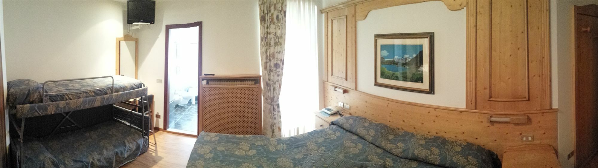 Hotel Corona Пинцоло Екстериор снимка