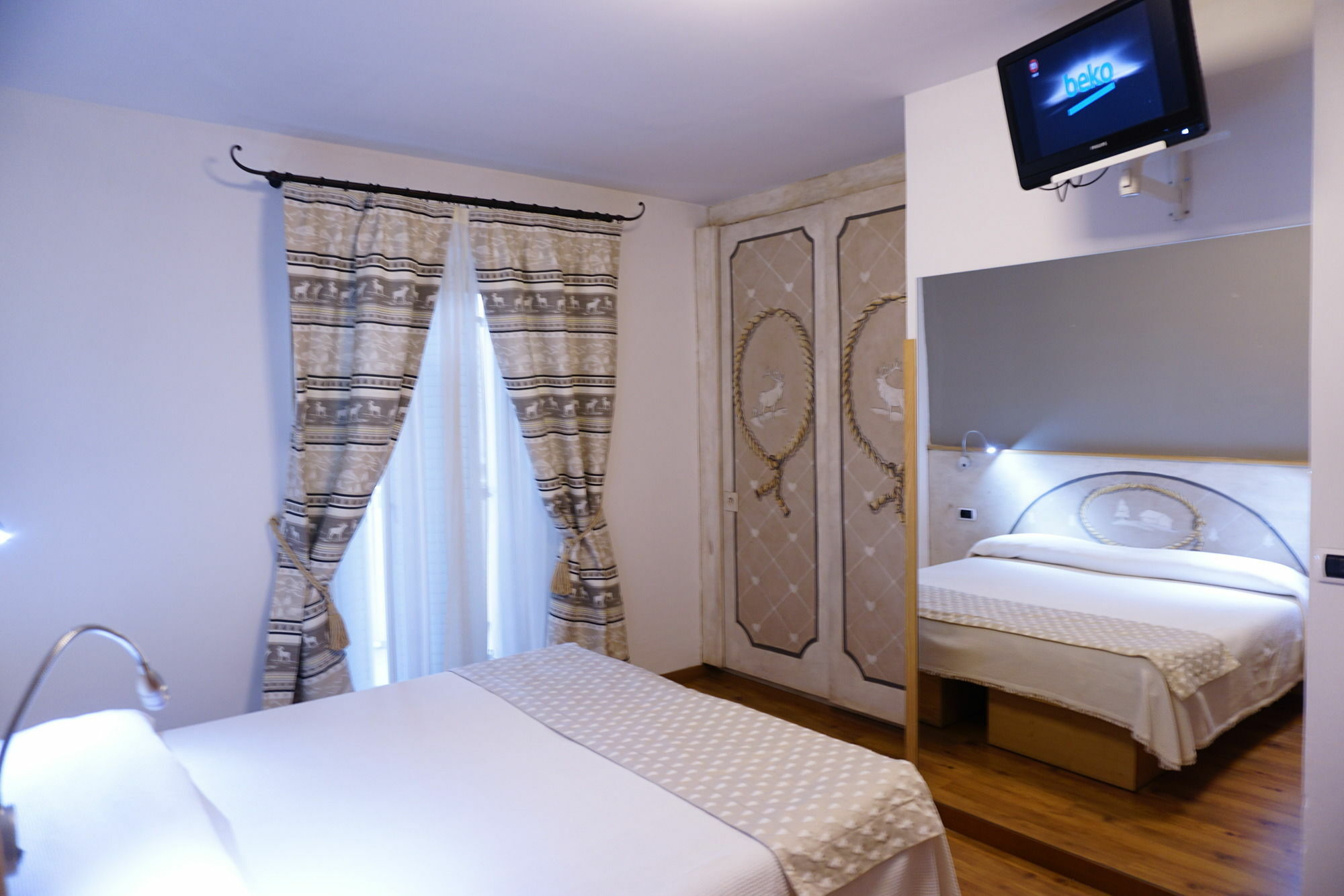 Hotel Corona Пинцоло Екстериор снимка